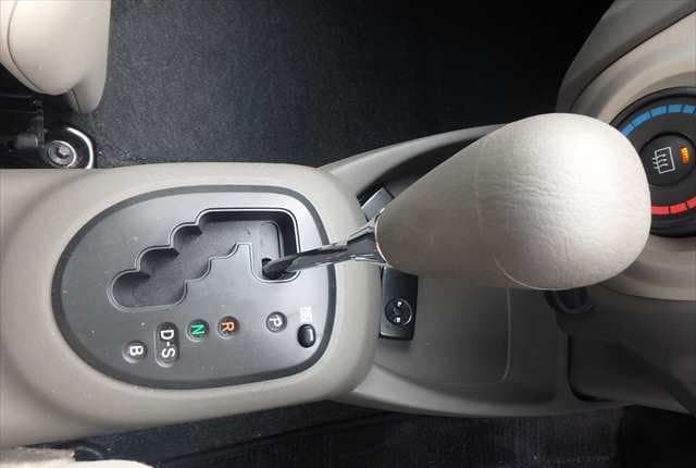 2009 Toyota Vitz JDM car for sale — photo 16 of 25