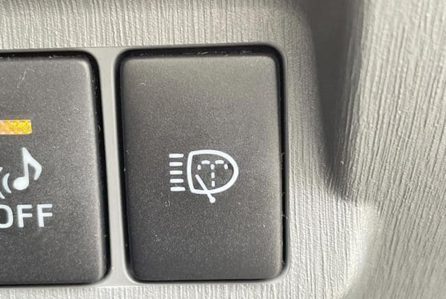 2011 Toyota Prius JDM car for sale — photo 17 of 25