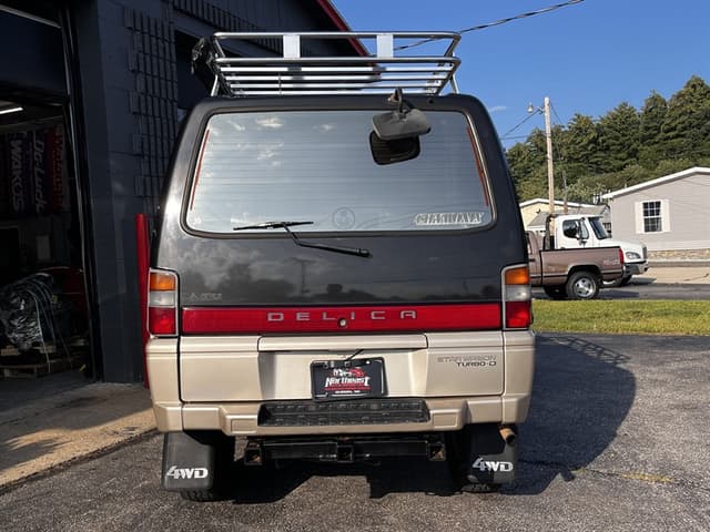 1990 Mitsubishi Delica JDM car for sale — photo 11 of 25