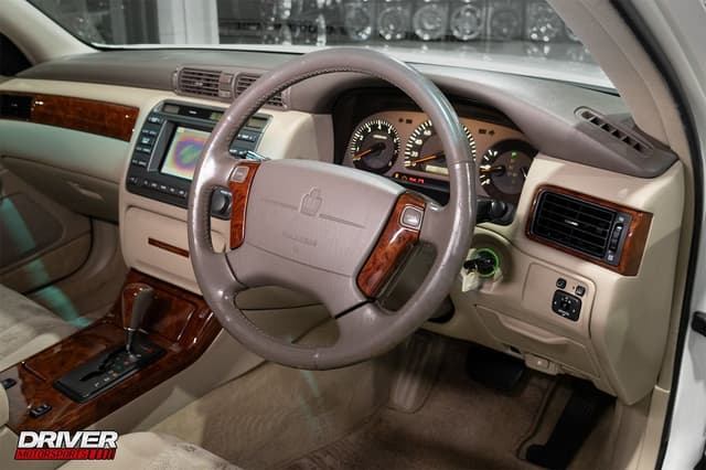 1999 Toyota Crown JDM car for sale — photo 13 of 25