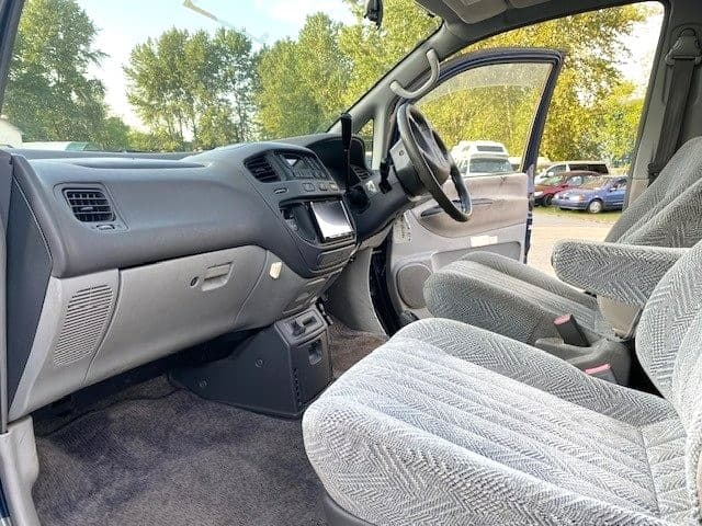2000 Mitsubishi Delica JDM car for sale — photo 11 of 18