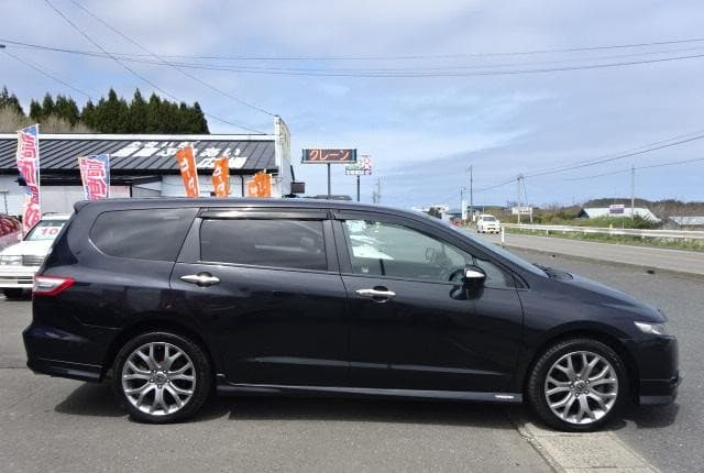2011 Honda Odyssey JDM car for sale — photo 4 of 25