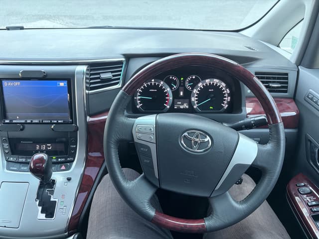 2010 Toyota Vellfire JDM car for sale — photo 9 of 21
