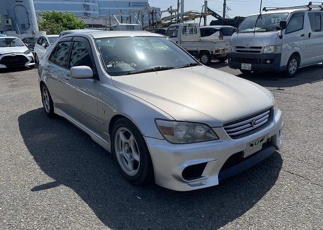 1999 Toyota Altezza JDM car for sale — photo 2 of 24