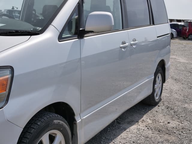 2001 Toyota Noah JDM car for sale — photo 9 of 25
