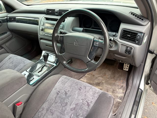 2000 Toyota Crown JDM car for sale — photo 10 of 17