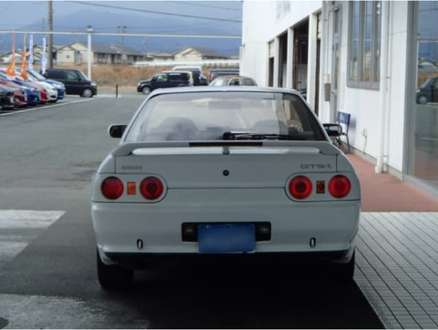 1992 Nissan Skyline JDM car for sale — photo 4 of 20