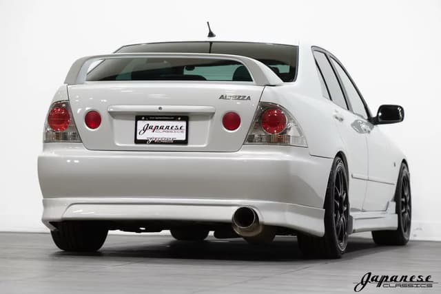 2000 Toyota Altezza JDM car for sale — photo 8 of 25