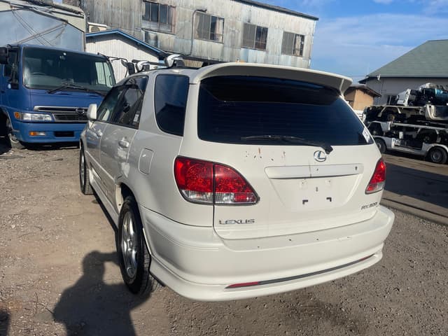 1998 Toyota Harrier JDM car for sale — photo 10 of 13