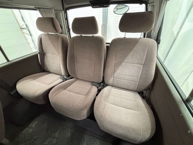 2001 Toyota HiAce JDM car for sale — photo 21 of 25