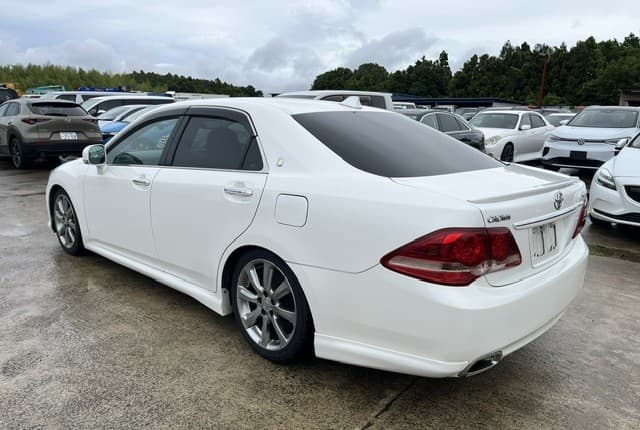2008 Toyota Crown JDM car for sale — photo 2 of 25