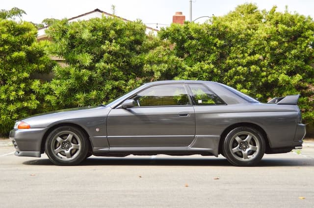 1989 Nissan Skyline JDM car for sale — photo 4 of 25