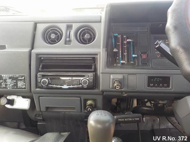 1993 Toyota HiAce JDM car for sale — photo 13 of 16