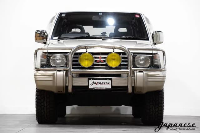 1992 Mitsubishi Pajero JDM car for sale — photo 2 of 25