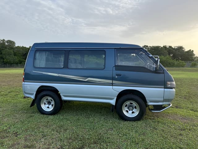 1993 Mitsubishi Delica JDM car for sale — photo 6 of 16