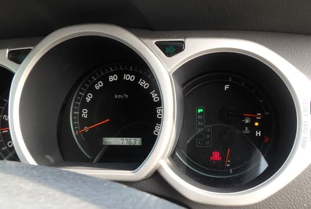 2007 Toyota Hilux Surf JDM car for sale — photo 37 of 56