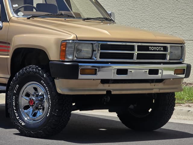 1987 Toyota Hilux Surf JDM car for sale — photo 8 of 25