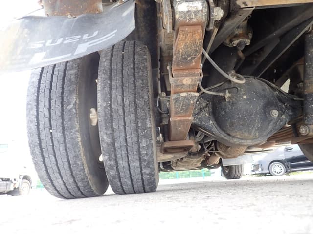 2011 Isuzu Elf JDM car for sale — photo 19 of 25
