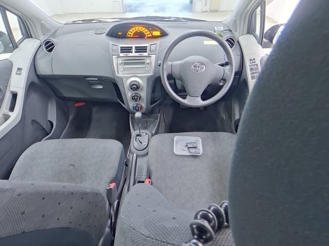2009 Toyota Vitz JDM car for sale — photo 3 of 6