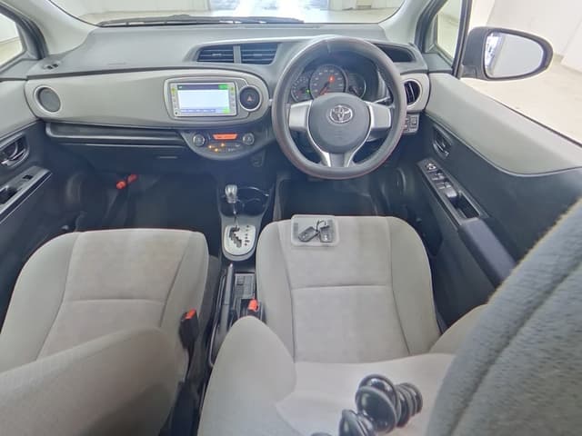 2011 Toyota Vitz JDM car for sale — photo 3 of 5