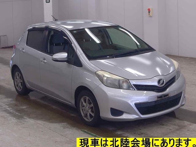 2011 Toyota Vitz JDM car for sale — photo 4 of 5