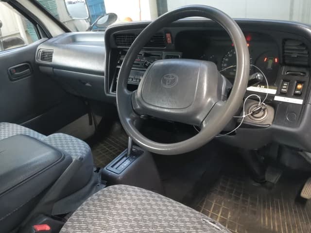 2002 Toyota HiAce JDM car for sale — photo 4 of 5