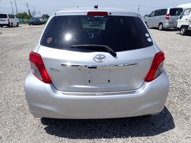 2011 Toyota Vitz JDM car for sale — photo 4 of 25
