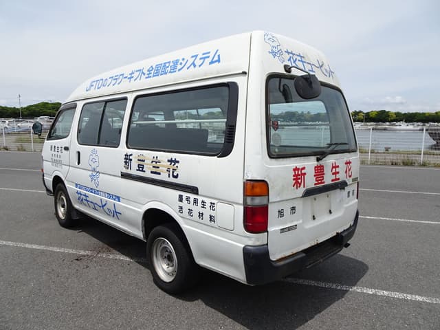 2002 Toyota HiAce JDM car for sale — photo 3 of 10