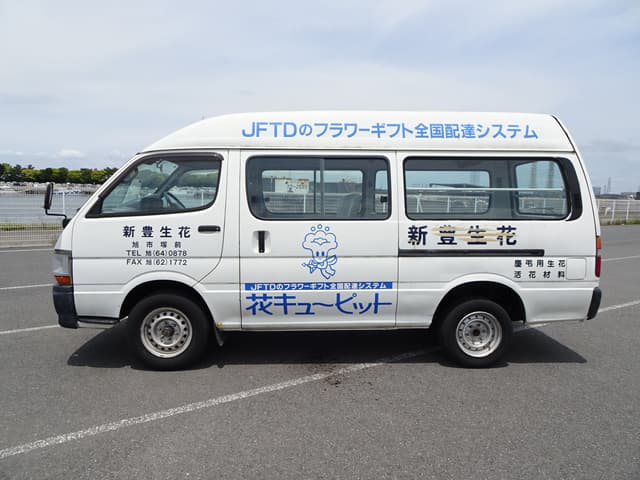 2002 Toyota HiAce JDM car for sale — photo 2 of 10