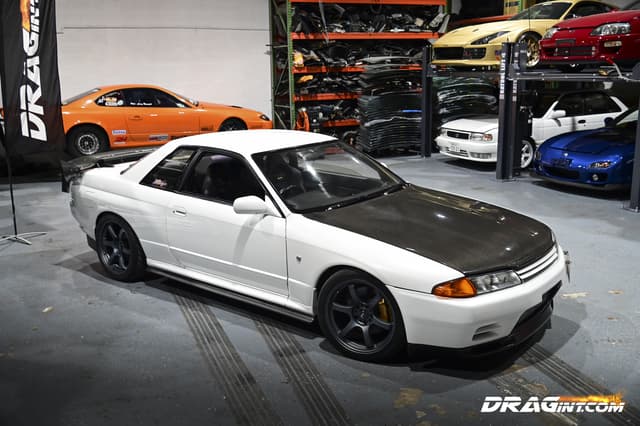 Nissan Skyline JDM car for sale — photo 4 of 25