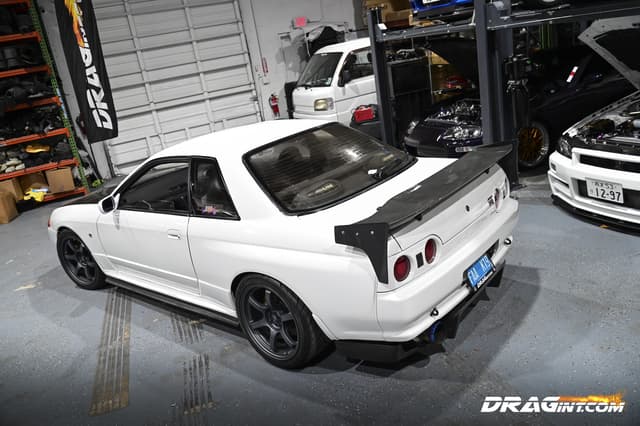Nissan Skyline JDM car for sale — photo 14 of 25