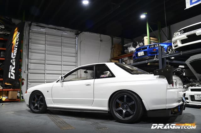 Nissan Skyline JDM car for sale — photo 24 of 25