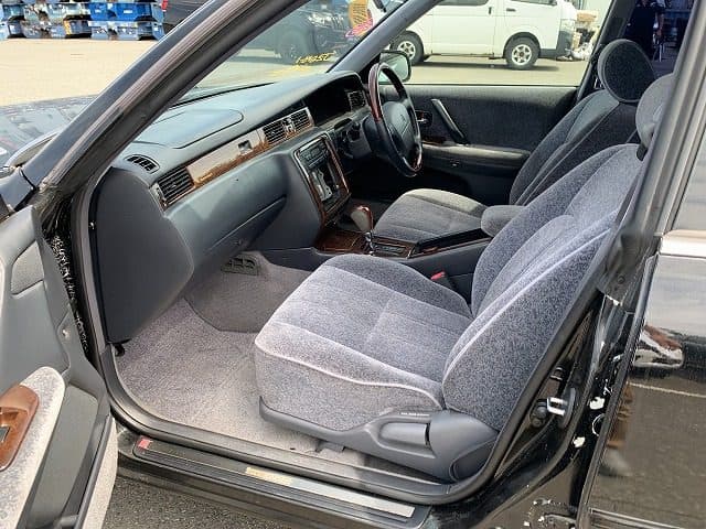 1999 Toyota Crown JDM car for sale — photo 10 of 11