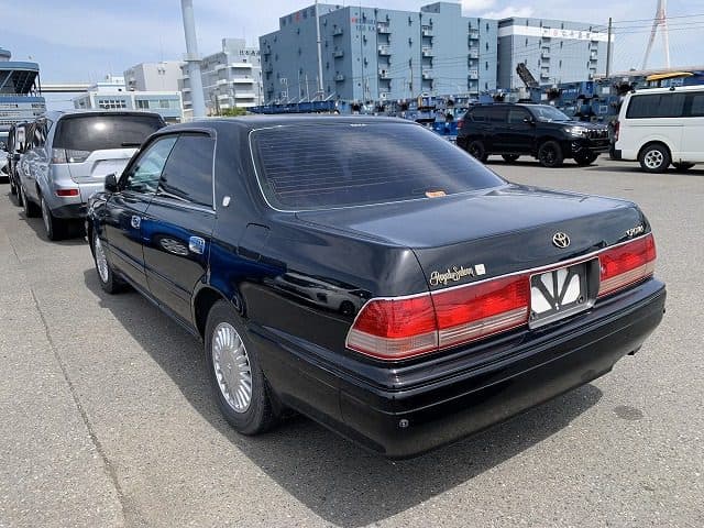 1999 Toyota Crown JDM car for sale — photo 2 of 11