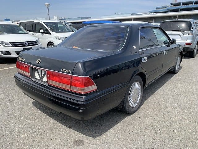 1999 Toyota Crown JDM car for sale — photo 3 of 11
