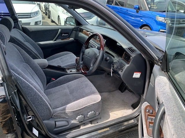 1999 Toyota Crown JDM car for sale — photo 5 of 11