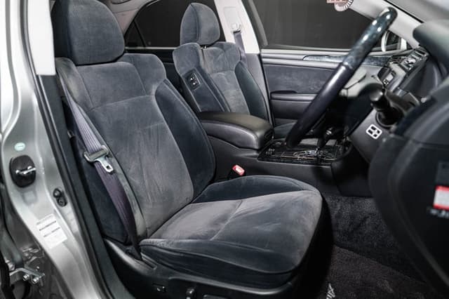 2004 Toyota Crown JDM car for sale — photo 14 of 18