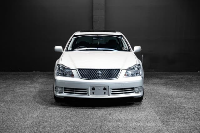 2004 Toyota Crown JDM car for sale — photo 7 of 18
