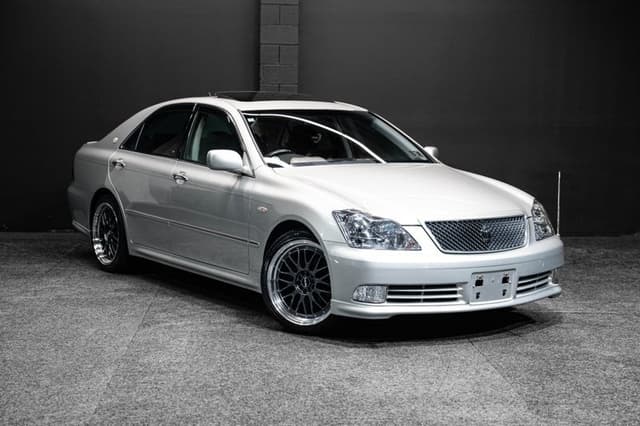 2004 Toyota Crown JDM car for sale — photo 8 of 18