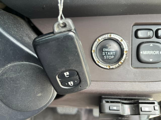 2004 Toyota Crown JDM car for sale — photo 3 of 24