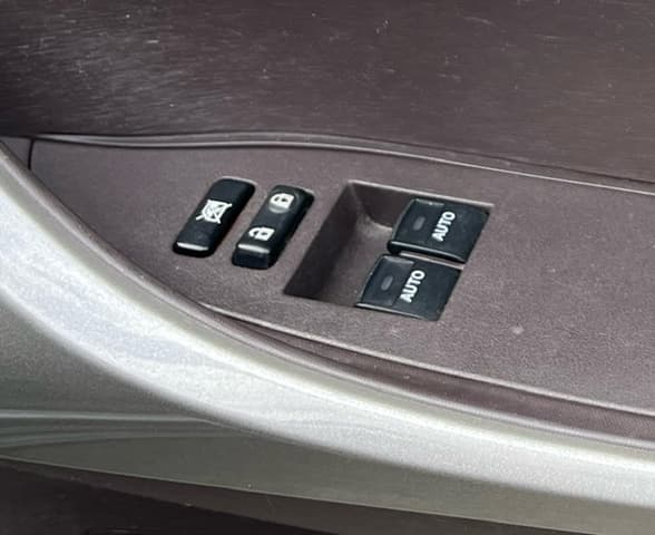 2004 Toyota Crown JDM car for sale — photo 13 of 24