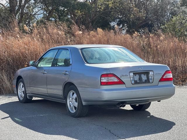1997 Nissan Gloria JDM car for sale — photo 5 of 25