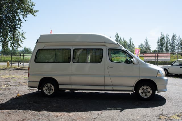 1999 Toyota Grand Hiace JDM car for sale — photo 7 of 15