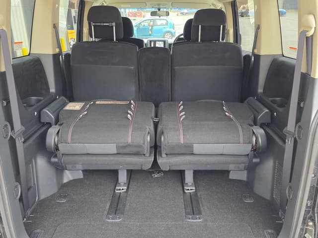 2007 Mitsubishi Delica JDM car for sale — photo 10 of 24