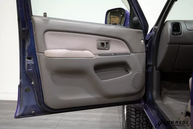 2000 Toyota Hilux JDM car for sale — photo 18 of 25