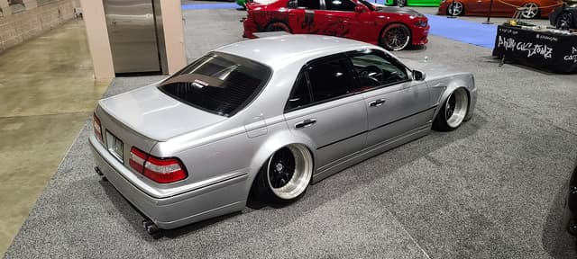 1996 Nissan Cima JDM car for sale — photo 4 of 10