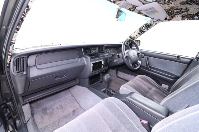 1999 Toyota Crown JDM car for sale — photo 16 of 25