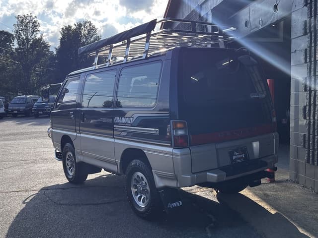 1990 Mitsubishi Delica JDM car for sale — photo 5 of 25