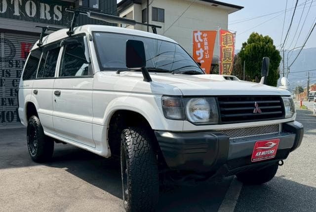 1994 Mitsubishi Pajero JDM car for sale — photo 3 of 9