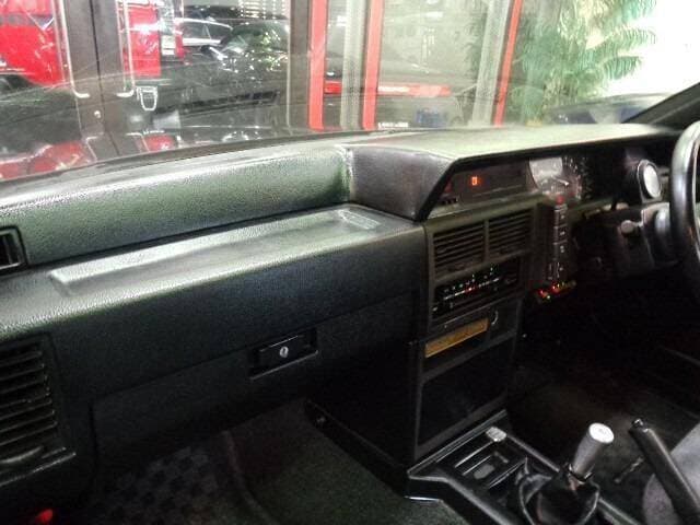 1988 Nissan Skyline JDM car for sale — photo 4 of 12
